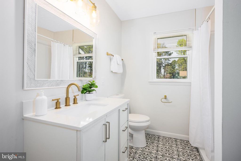 Image 18 of property listing at 300 TALBOT RD, Stevensville, MD 21666