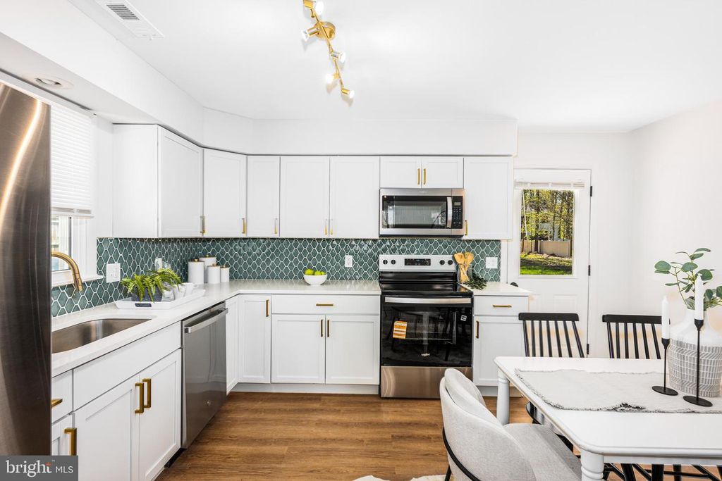 Image 7 of property listing at 300 TALBOT RD, Stevensville, MD 21666