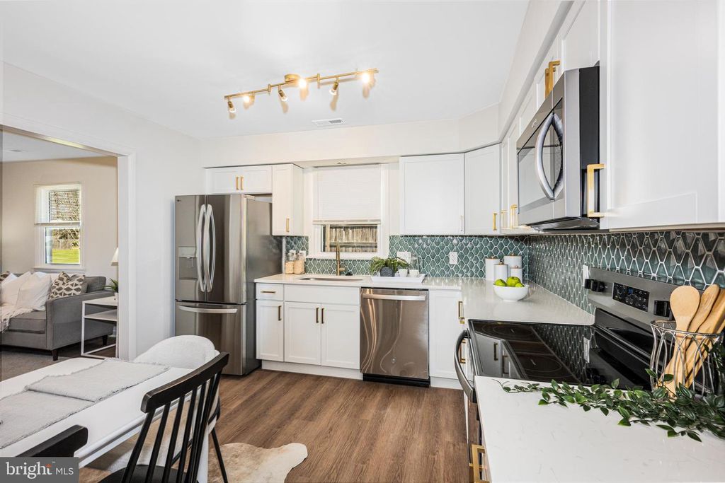 Image 9 of property listing at 300 TALBOT RD, Stevensville, MD 21666