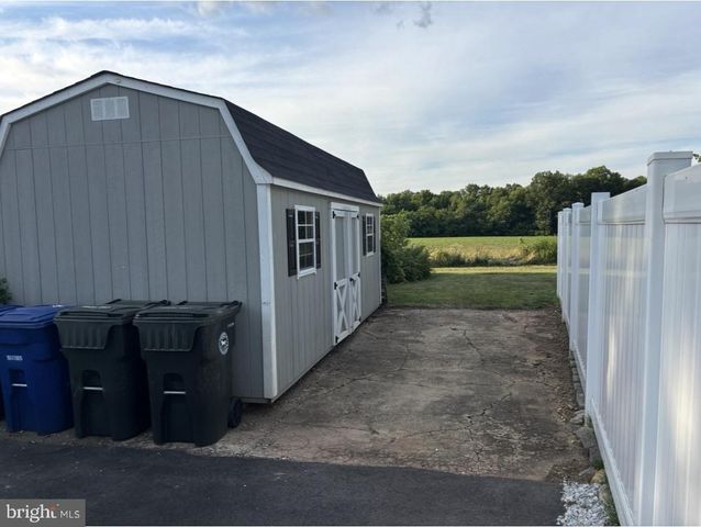 273 W CROSSWICKS RD, Bordentown, NJ 08505