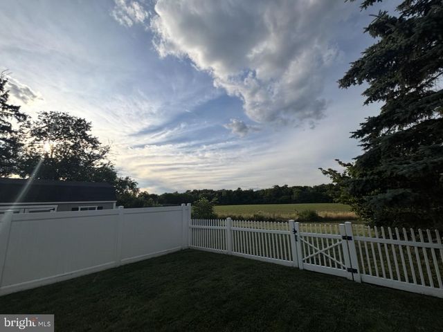 273 W CROSSWICKS RD, Bordentown, NJ 08505