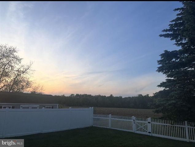 273 W CROSSWICKS RD, Bordentown, NJ 08505