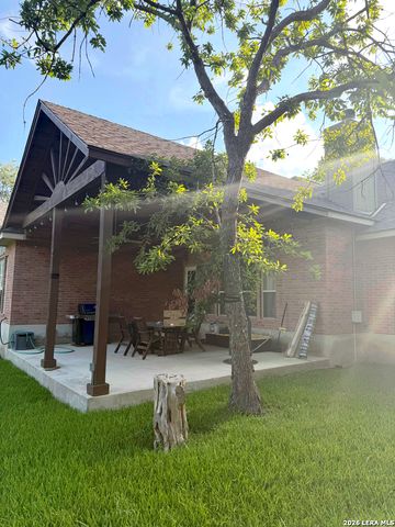 48 Silverhorn Dr, San Antonio, TX 78216