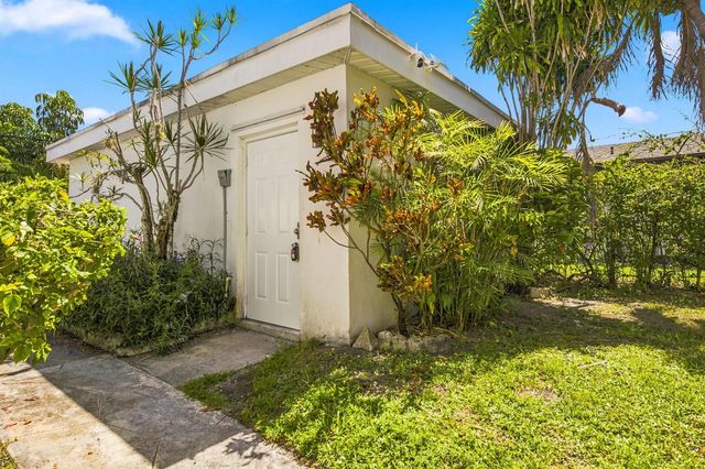 1964 NE 172nd Street Efficiency, North Miami Beach, FL 33162