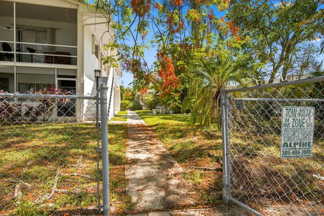 1964 NE 172nd Street Efficiency, North Miami Beach, FL 33162