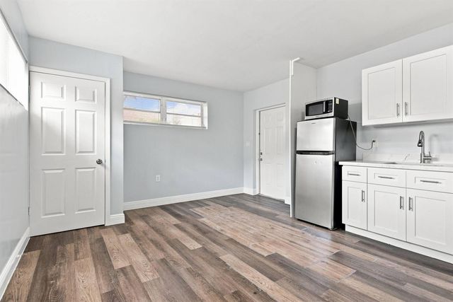 1964 NE 172nd Street Efficiency, North Miami Beach, FL 33162