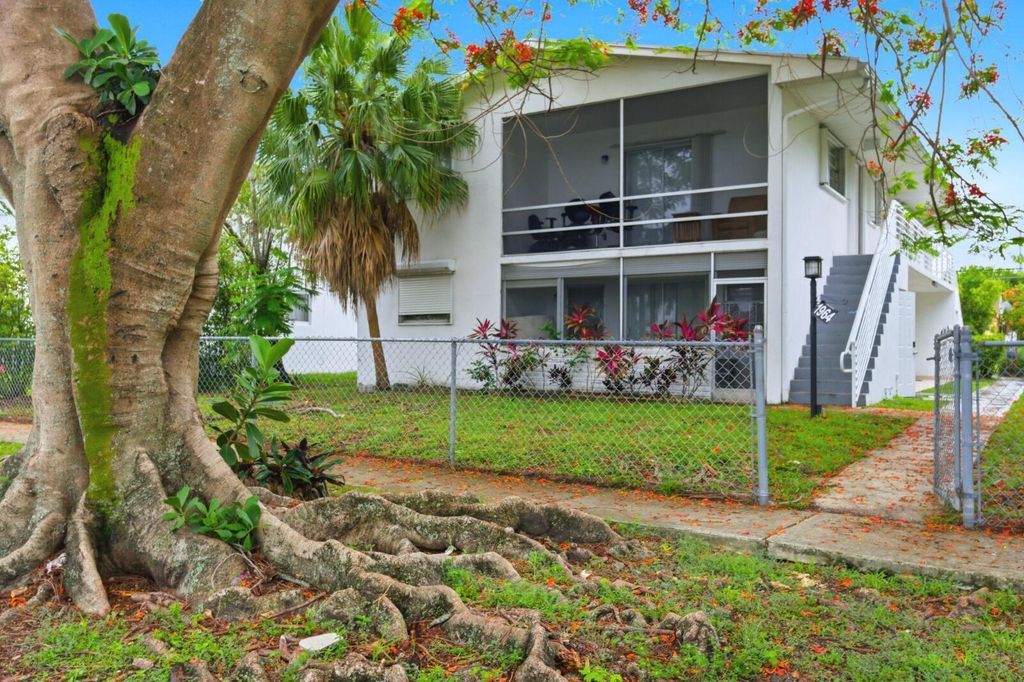 1964 NE 172nd Street Efficiency, North Miami Beach, FL 33162