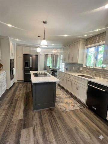 10908 W 120th Street, Overland Park, KS 66213