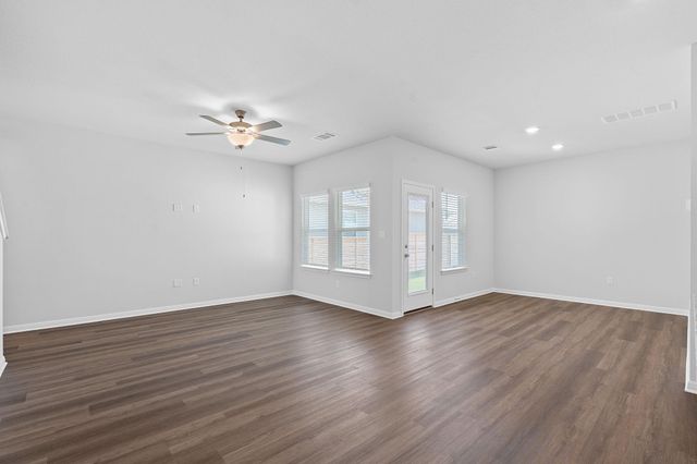 109 Zinnia LN, Hutto, TX 78634