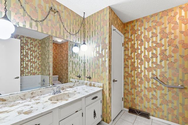 15005 E Timber Lake Rd, Wichita, KS 67230