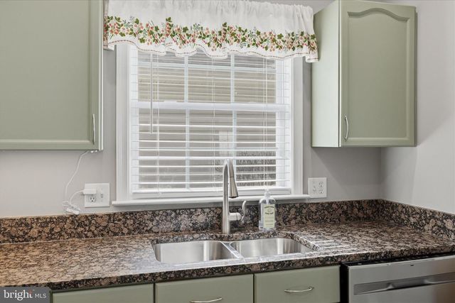 1851 MELVOR LN, Winchester, VA 22601