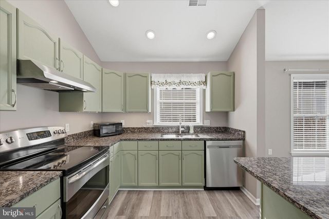 1851 MELVOR LN, Winchester, VA 22601