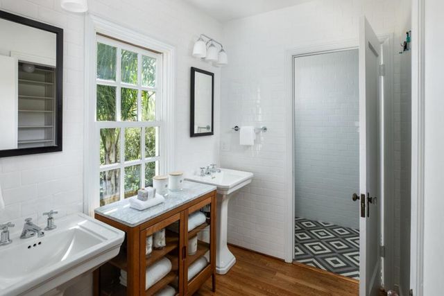 1560 Castilleja Avenue, Palo Alto, CA 94306