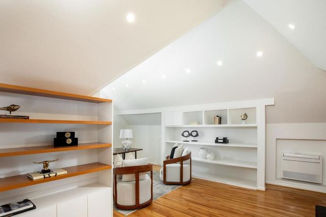 1560 Castilleja Avenue, Palo Alto, CA 94306