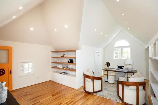 1560 Castilleja Avenue, Palo Alto, CA 94306