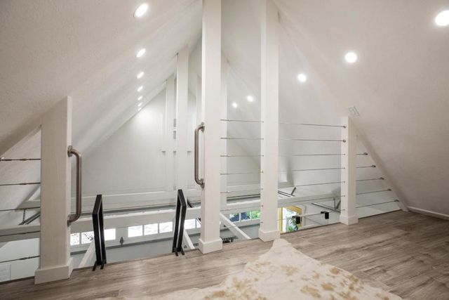 1560 Castilleja Avenue, Palo Alto, CA 94306