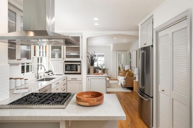 1560 Castilleja Avenue, Palo Alto, CA 94306