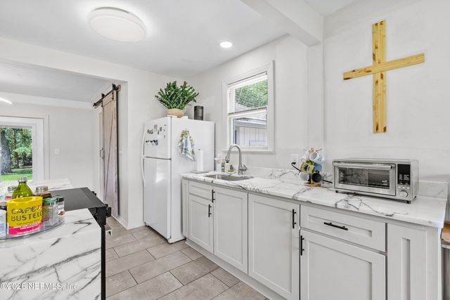 2442 SOUTHSIDE Boulevard, Jacksonville, FL 32216