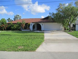 612 SW 51st TER, Cape Coral, FL 33914