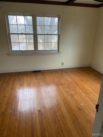 608 N 4th Street, Elsberry, MO 63343