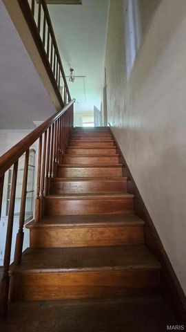 608 N 4th Street, Elsberry, MO 63343