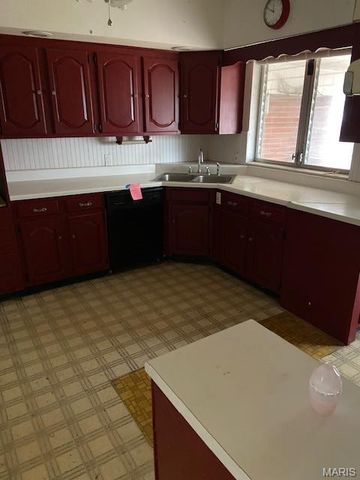 608 N 4th Street, Elsberry, MO 63343