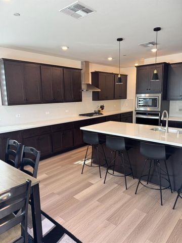 4435 Willow Grove Dr, Folsom, CA 95630