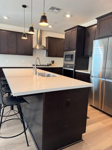 4435 Willow Grove Dr, Folsom, CA 95630