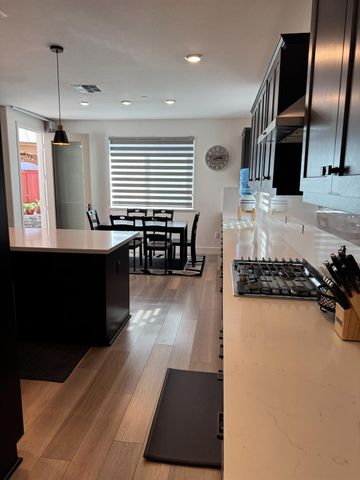 4435 Willow Grove Dr, Folsom, CA 95630