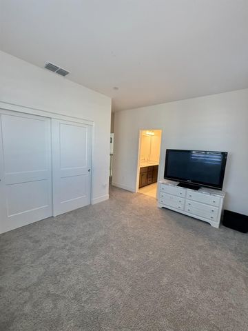 4435 Willow Grove Dr, Folsom, CA 95630