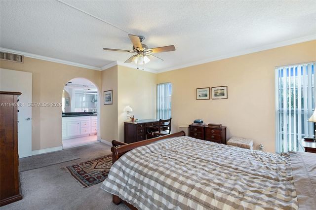 3050 NE 48th Ct 401, Lighthouse Point, FL 33064