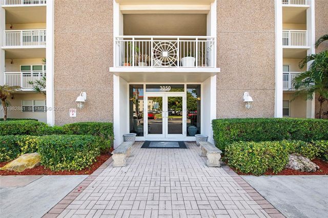3050 NE 48th Ct 401, Lighthouse Point, FL 33064