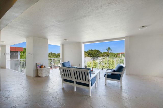 3050 NE 48th Ct 401, Lighthouse Point, FL 33064