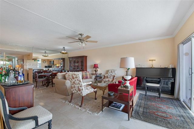 3050 NE 48th Ct 401, Lighthouse Point, FL 33064