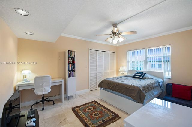 3050 NE 48th Ct 401, Lighthouse Point, FL 33064