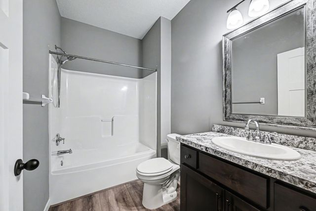 825 Golden Way NW, Isanti, MN 55040