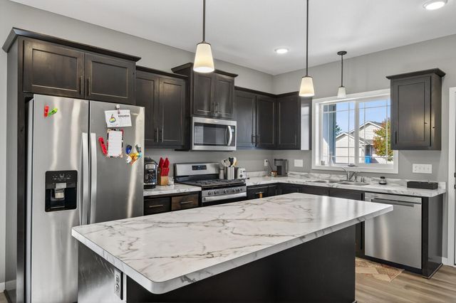 825 Golden Way NW, Isanti, MN 55040