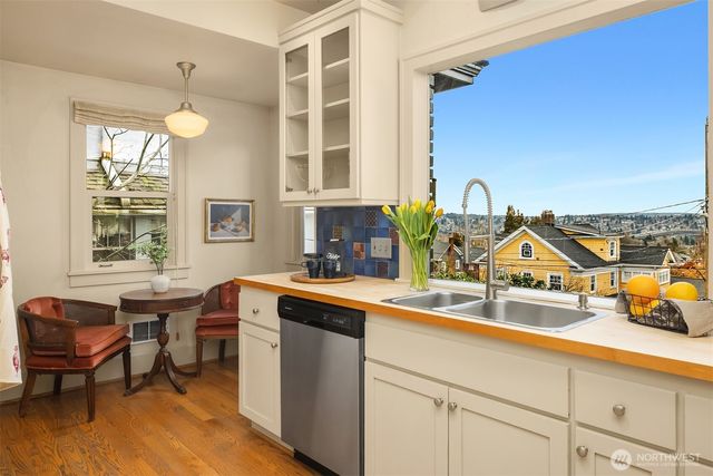 1208 E Newton Street, Seattle, WA 98102