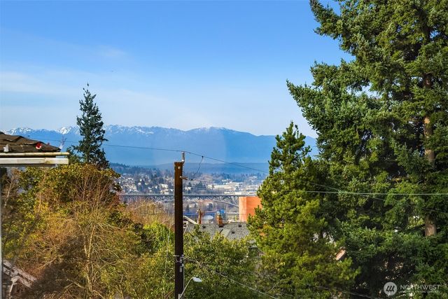 1208 E Newton Street, Seattle, WA 98102