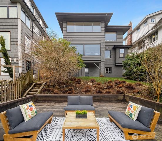 1208 E Newton Street, Seattle, WA 98102