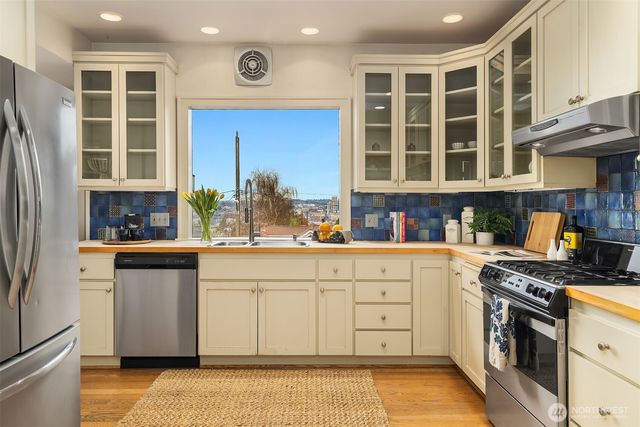 1208 E Newton Street, Seattle, WA 98102