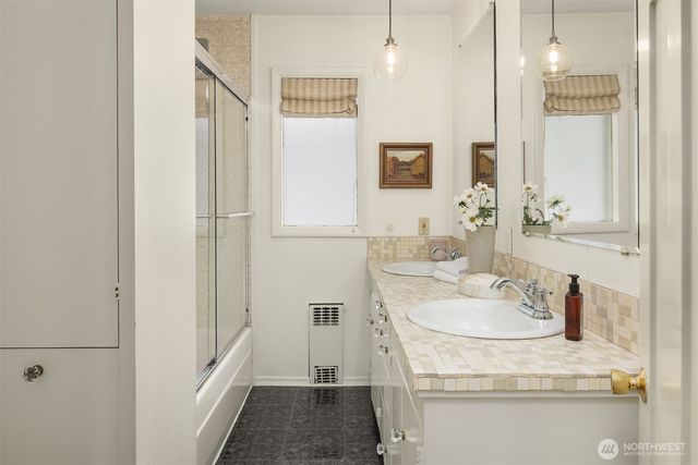 1208 E Newton Street, Seattle, WA 98102