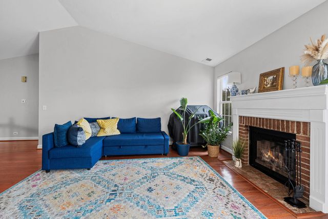 143 Lawn Court, Buffalo Grove, IL 60089