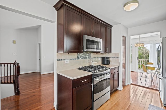 143 Lawn Court, Buffalo Grove, IL 60089
