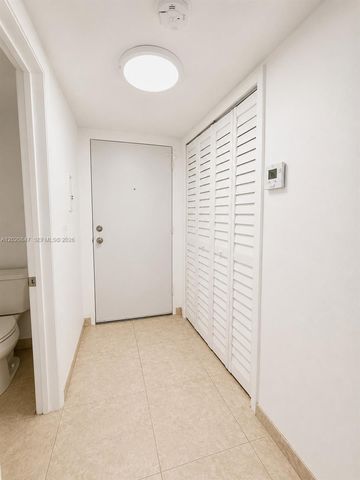 1460 NE 169th St 108, North Miami Beach, FL 33162
