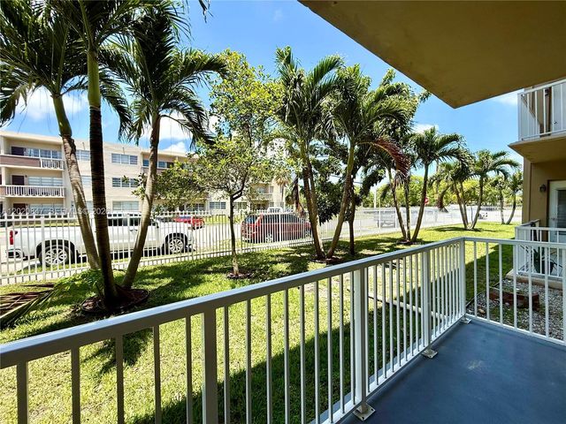 1460 NE 169th St 108, North Miami Beach, FL 33162
