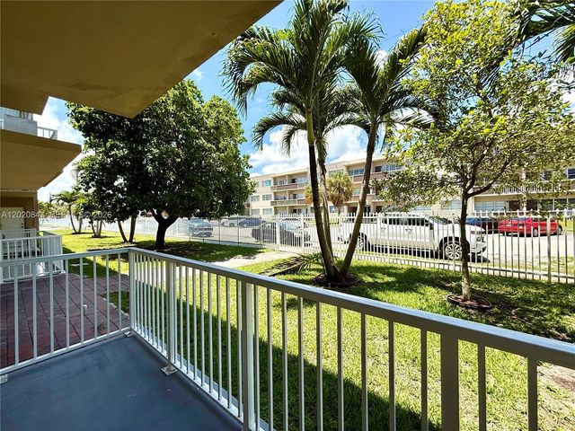 1460 NE 169th St 108, North Miami Beach, FL 33162