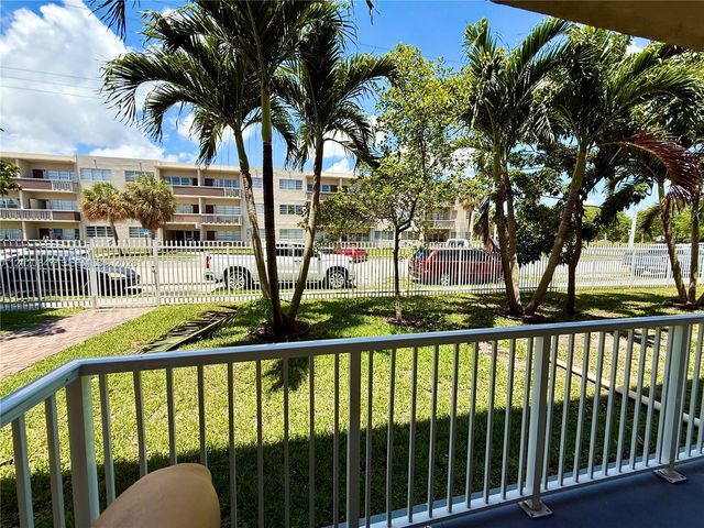 1460 NE 169th St 108, North Miami Beach, FL 33162