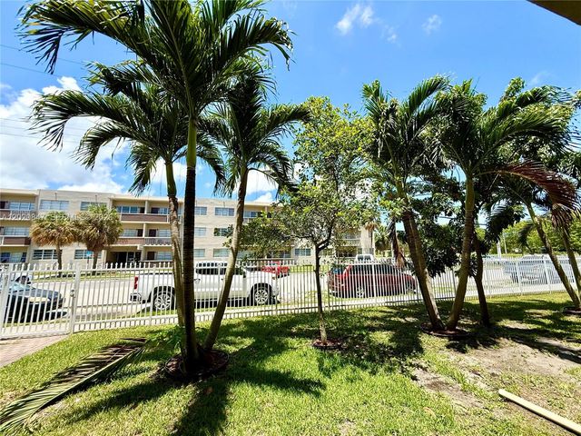 1460 NE 169th St 108, North Miami Beach, FL 33162