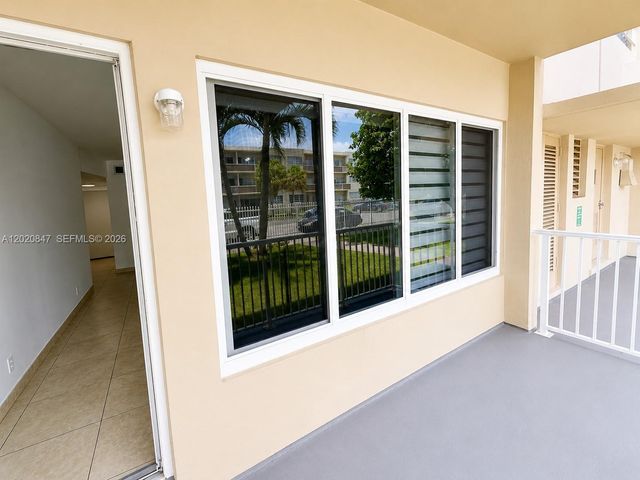 1460 NE 169th St 108, North Miami Beach, FL 33162